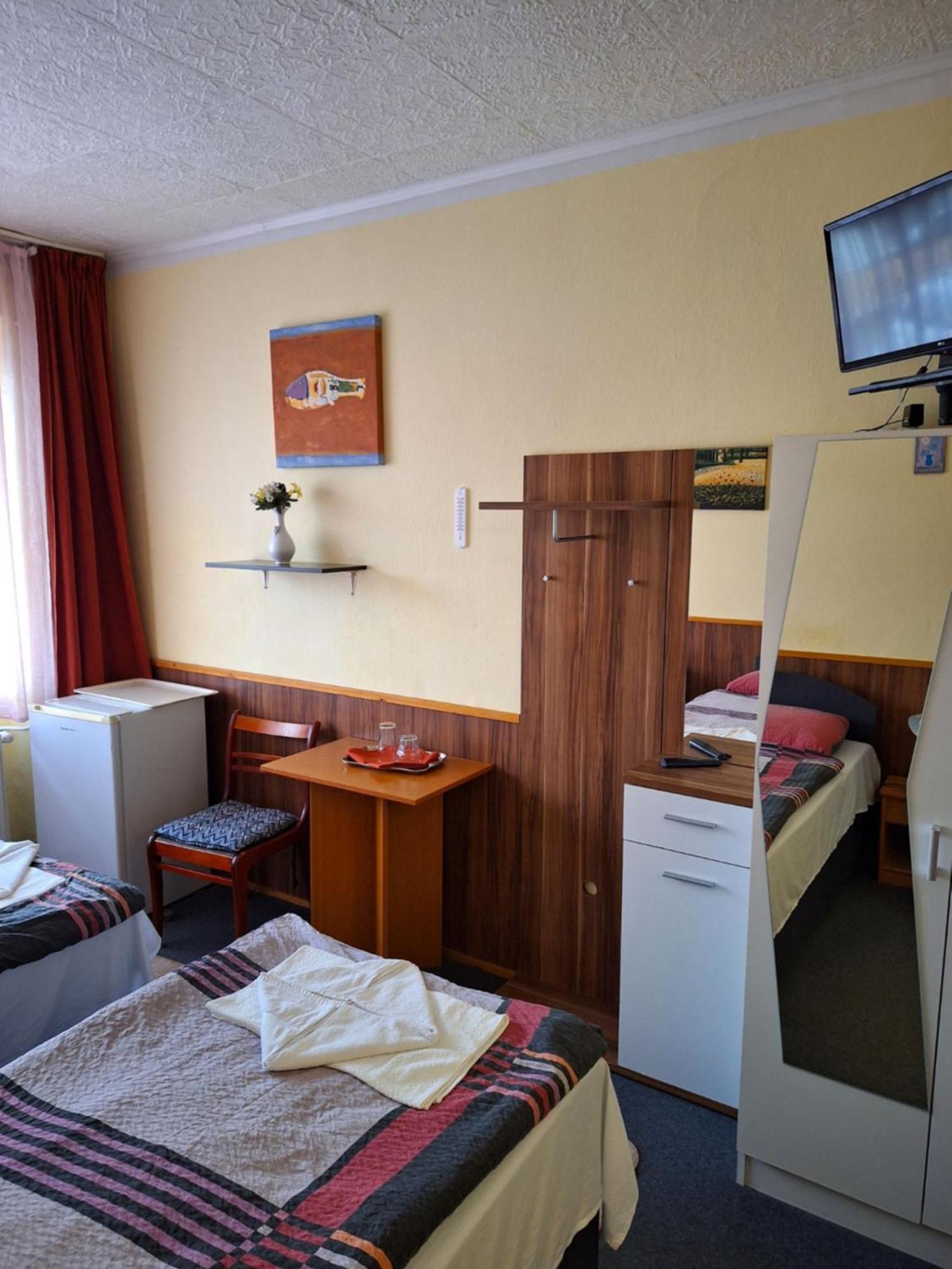 Grill Terasz Etterem Es Szallashely Mezőkövesd Dış mekan fotoğraf