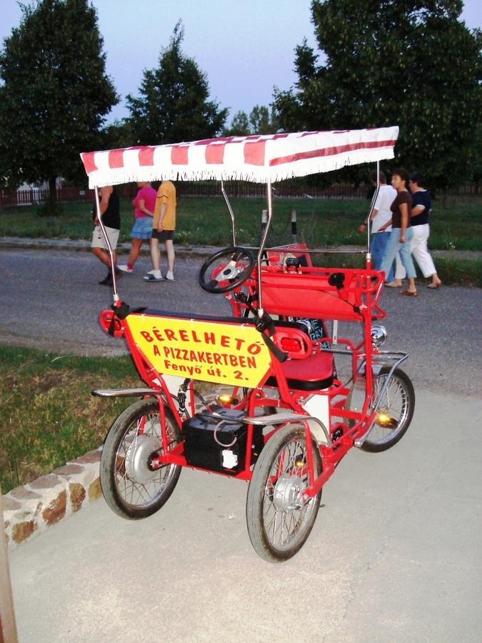 Grill Terasz Etterem Es Szallashely Mezőkövesd Dış mekan fotoğraf