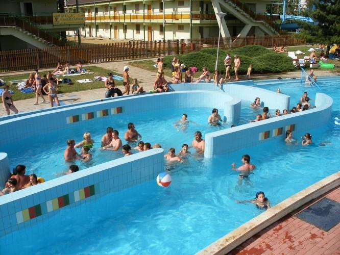 Grill Terasz Etterem Es Szallashely Mezőkövesd Dış mekan fotoğraf