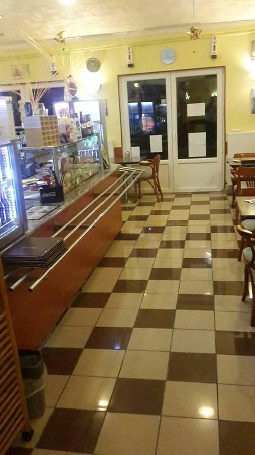 Grill Terasz Etterem Es Szallashely Mezőkövesd Dış mekan fotoğraf