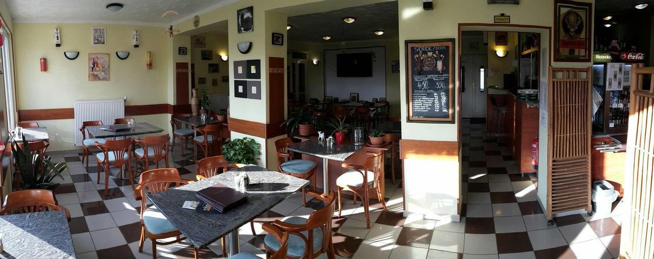 Grill Terasz Etterem Es Szallashely Mezőkövesd Dış mekan fotoğraf