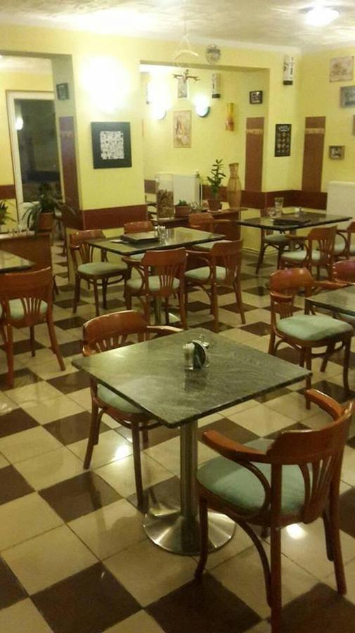 Grill Terasz Etterem Es Szallashely Mezőkövesd Dış mekan fotoğraf